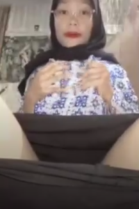 Jilbab toge livenya binal