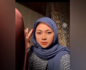 Hijab cantik Pamer Tete bulet viral di tiktok