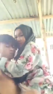 Bokep indo – Cah Smp Jilbab Hitam Kampun Mesum Di Pinggir Sumur