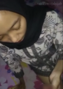 Bokep Indo – Ibu Guru Cantik Baju Batik Layani Ngewe Om Om Di Kosan Part 1