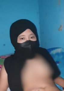 Bokep Indo – Jilbab Hitam Cantik Farah Layani Ngewe Mantan Pacar Di Kosan ( Viral Tele )